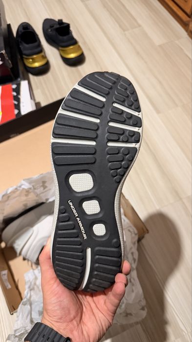 Under armour hovr phantom 3 storm marimea 45 noi nepurtati.