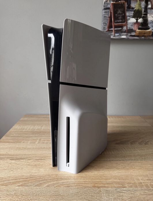 PS5 Slim Disc Edition 1TB + Controller + GTA V