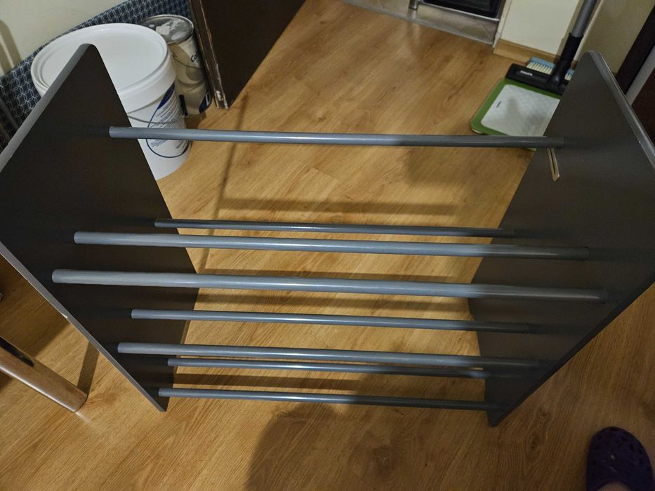 Етажерка за играчки