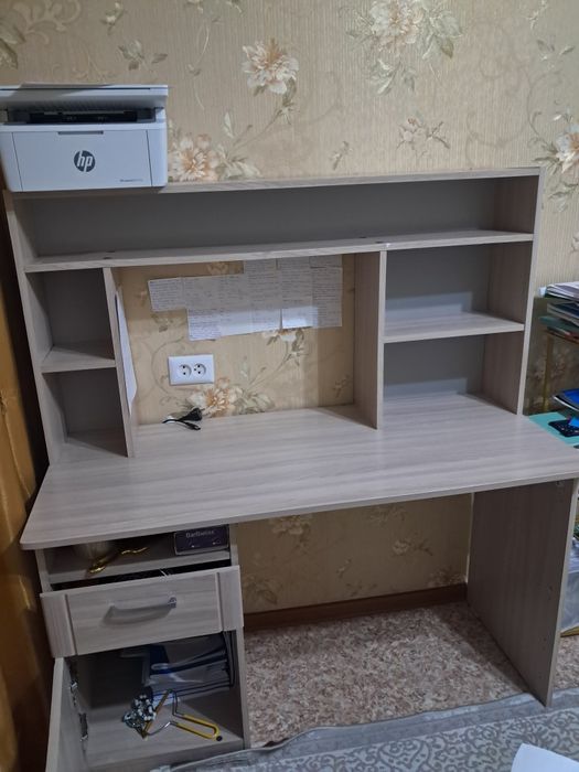 Продам , рабочий стол 2 шт