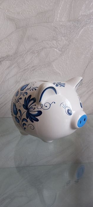 Продам новую - копилку Свинку .