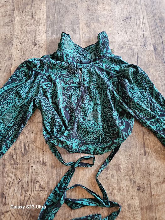 Риза на марката Lynne