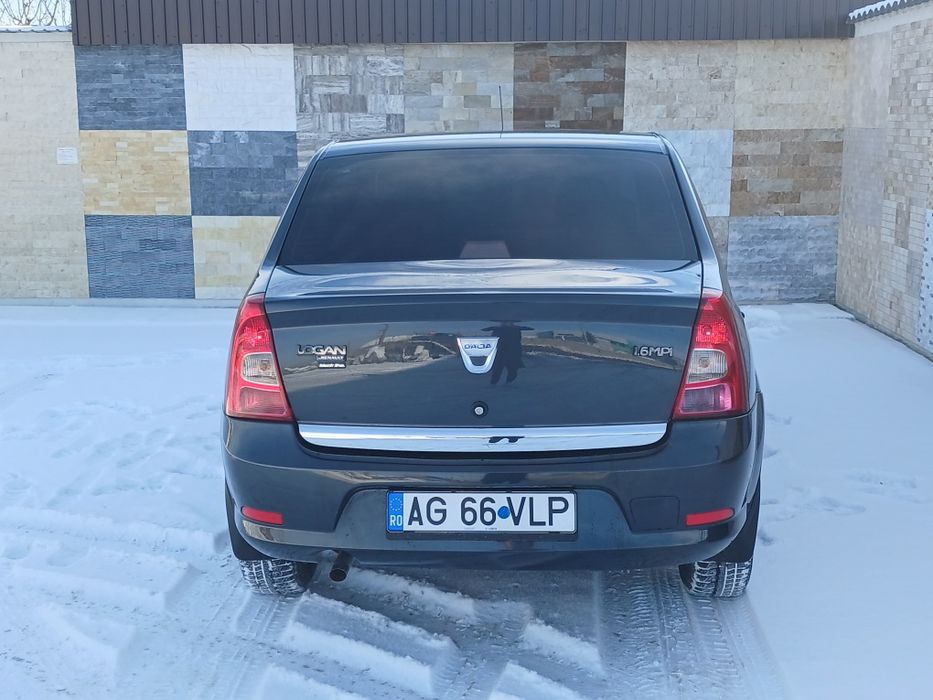 Vând Dacia Logan