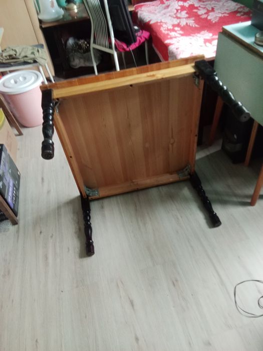 Столик обеденный дерево