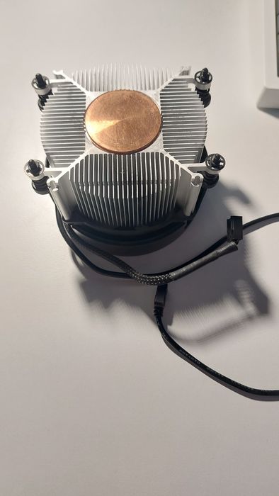 Procesor AMD Ryzen 2700 + Cooler AMD Wraith Prism