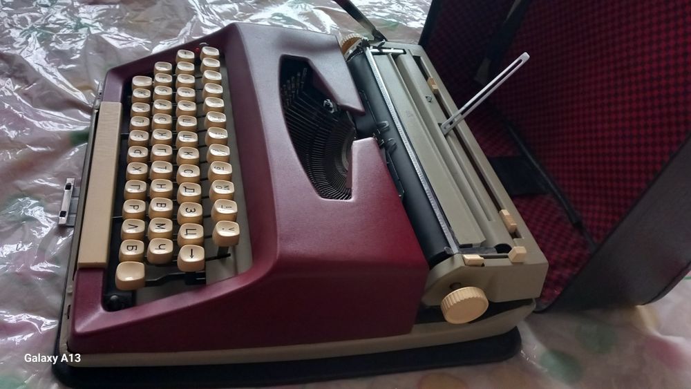 Пишеща машина кирилица