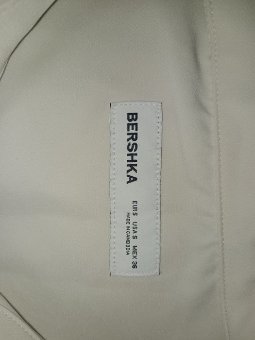 Рубашка bershka s размера, не носилась