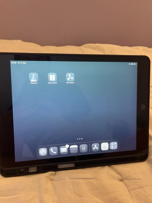 Apple iPad 9th Gen 10.2” 64GB Wi-Fi – много запазен + калъф