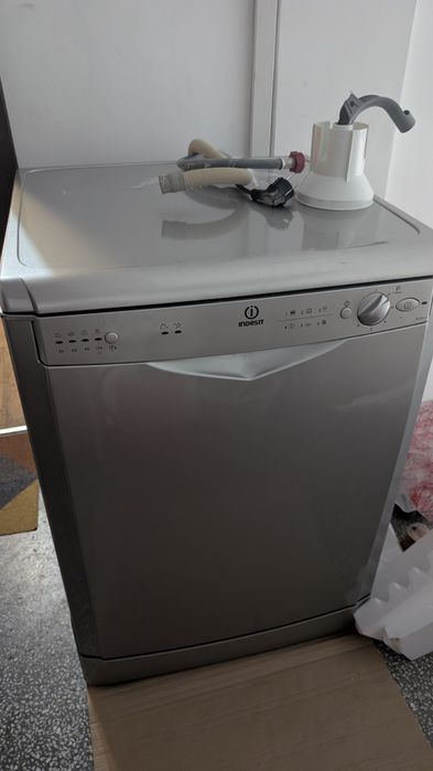 Съдомиялна машина Indesit