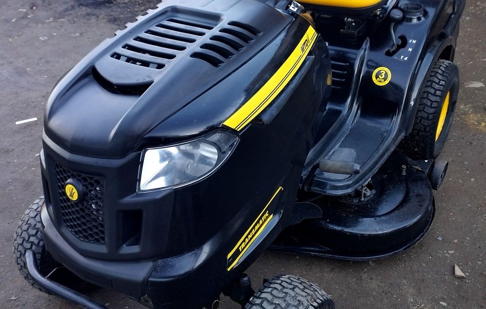 tractoras tuns iarba gazon 2 cilindri 20kw