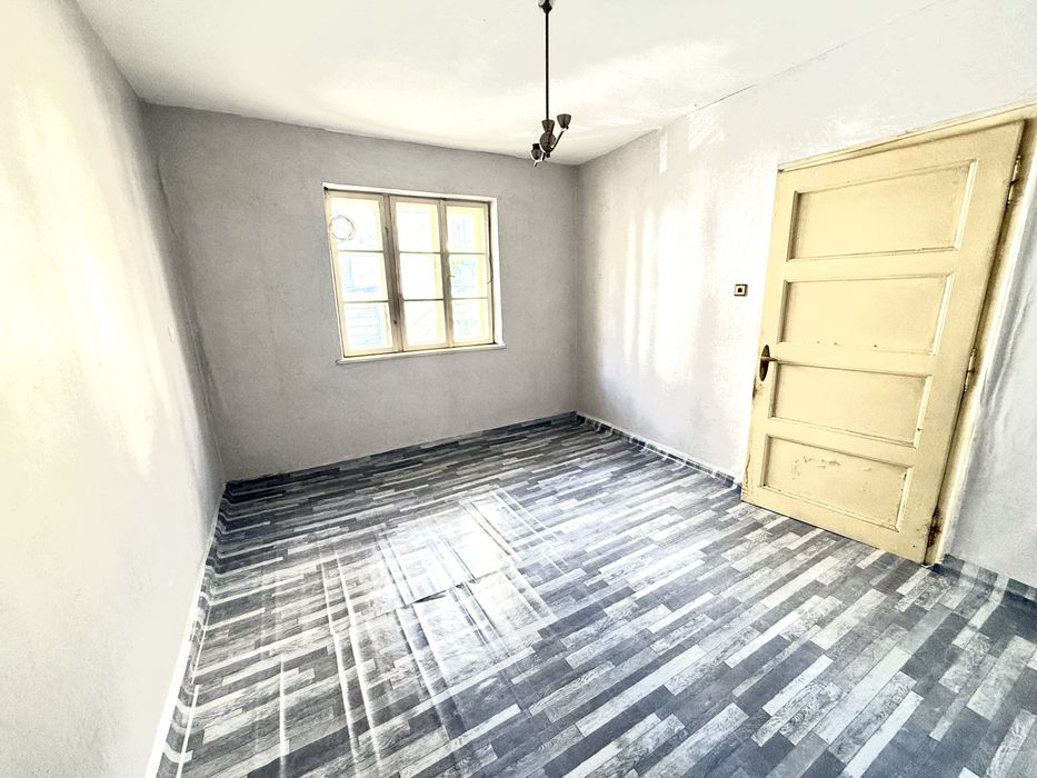 Продава се Етаж от къща в Варна, Базар Левски - 60 кв.м за 1411 €/кв.м - Снимка #8