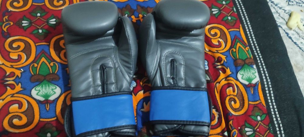 Боксёрские перчатки