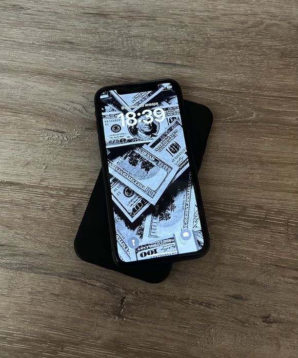 Продам iPhone 11 в идеальном состоянии