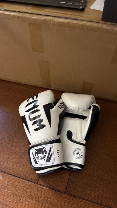 Manusi de box Venum