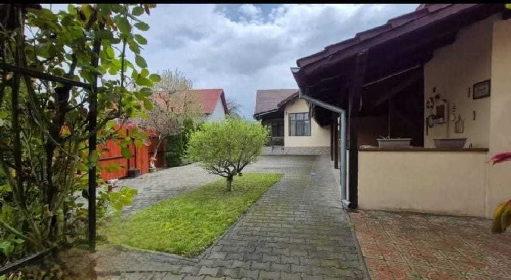 Casa de vânzare în Lipova – 3 dormitoare + curte mare – €115,000