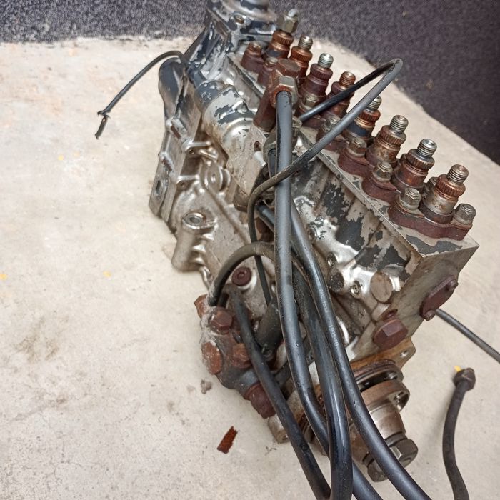 Vând pompă de injecție scania 144 L