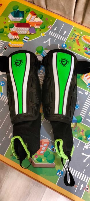 Футбольные щитки с защитой голеностопа для подростка от 9 - 15 лет