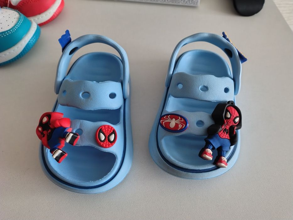 Детская обувь кроксы