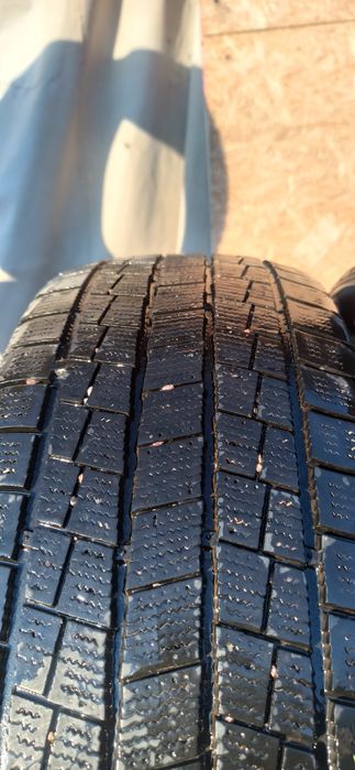 Пара шины 225/60/17.