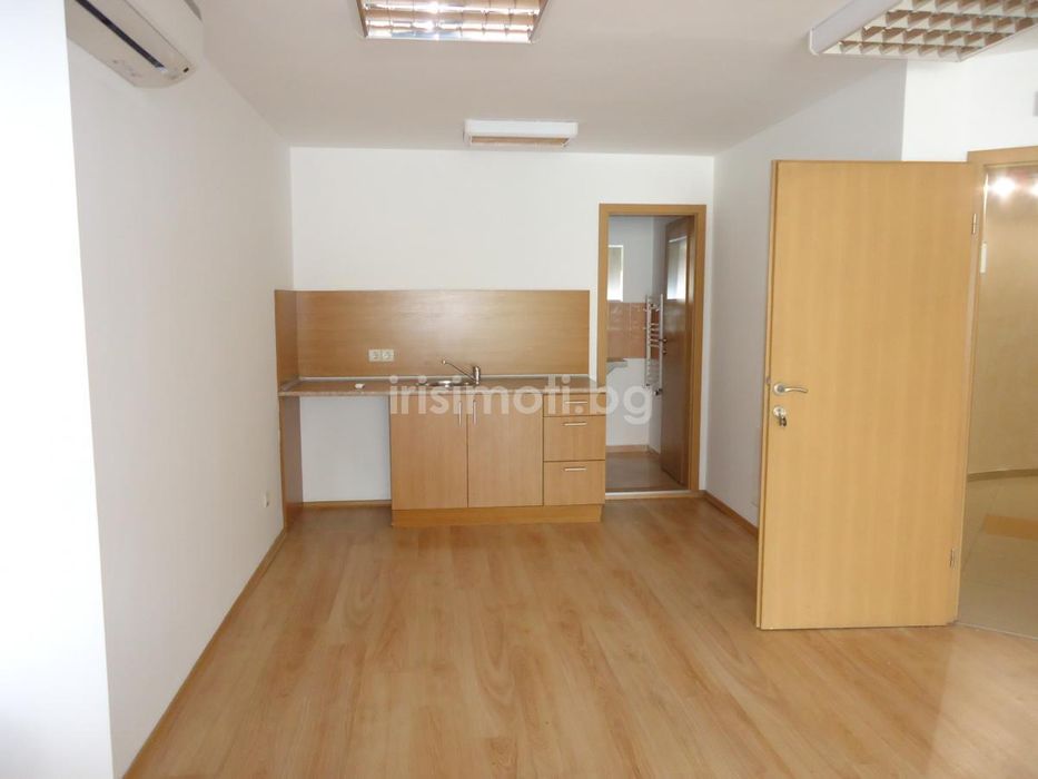 Дава се под наем Офис в София, Център - 60 кв.м за 360 € - Снимка #1