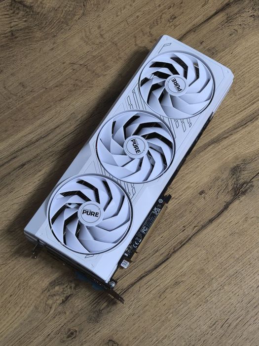 Видео карта RX 7700XT