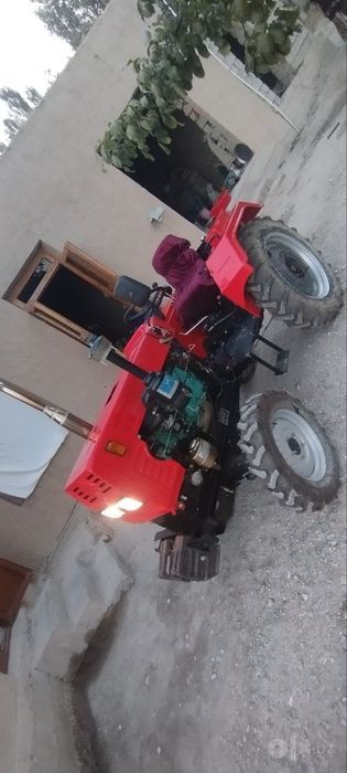 Traktor Zubir 1125