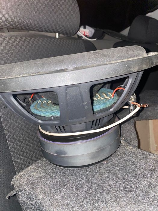 Продам сабвуфер долбит нормально