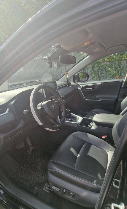 Продам Toyota RAV4 2020
