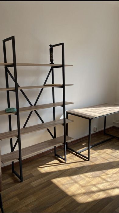 Стол письменгый, офисный.