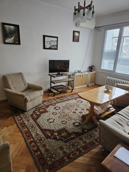 Двустаен апартамент в Ж.к.Красно село