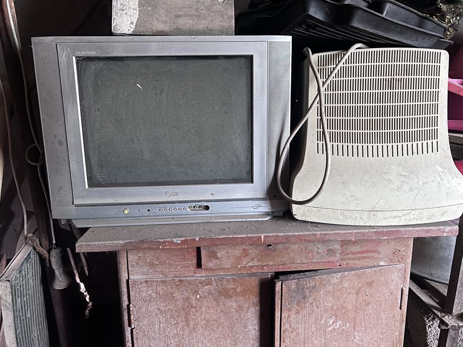 LG televizor sotiladi ishlidigan holatda eski monitorham bor