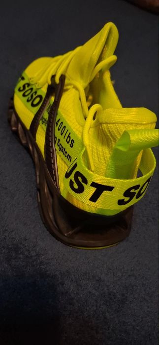 Чисто нови маратонки