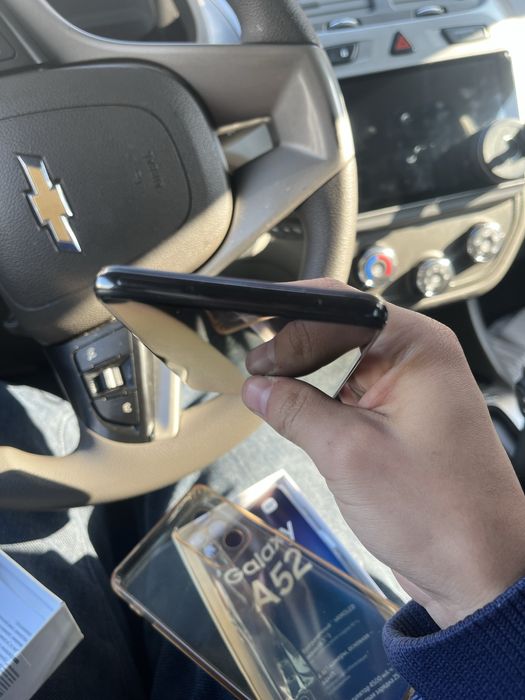 А52 черный 128 гб продаю