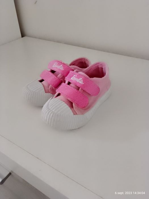 Tenesi,mărimea 24 ,purtați de 3 ori,in stare foarte bune,fara nici un