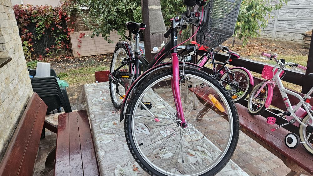 Vand bicicleta Btwin Poply500, 24", negru-roz, in 6 trepte