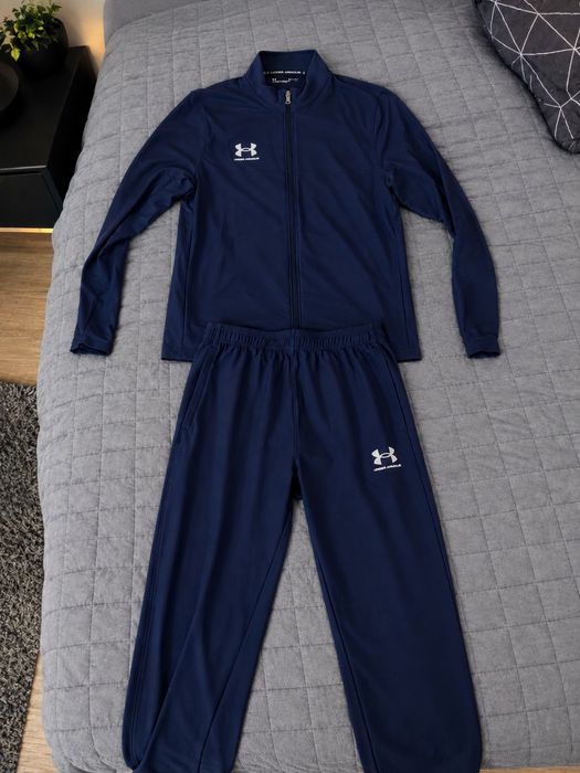 Оригинален спортен комплект Under Armour – тъмносин, запазен