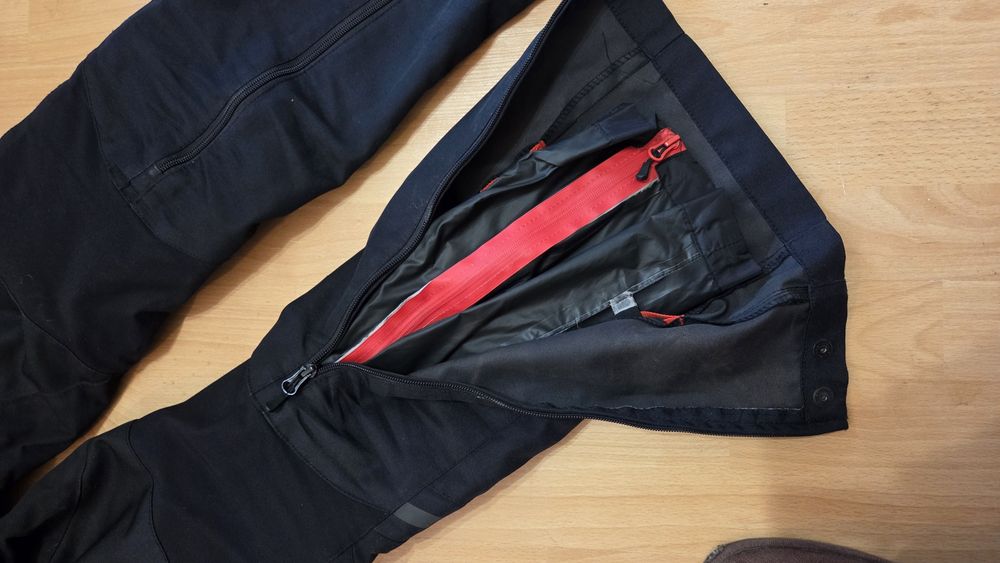 Мото Яке, Панталон, Ботуши