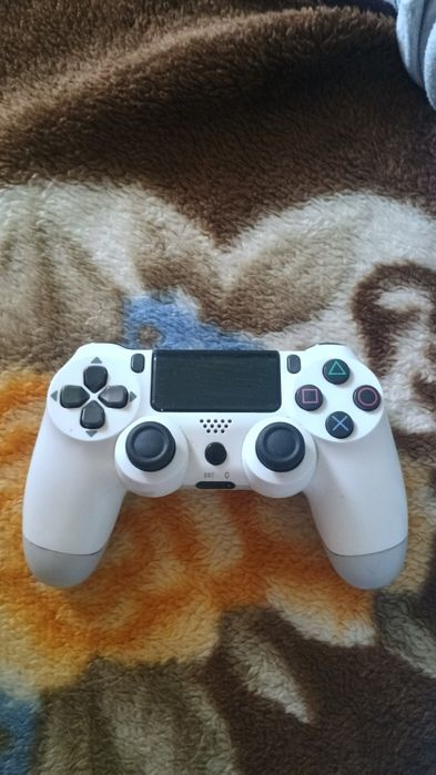 Vând controler PS 4