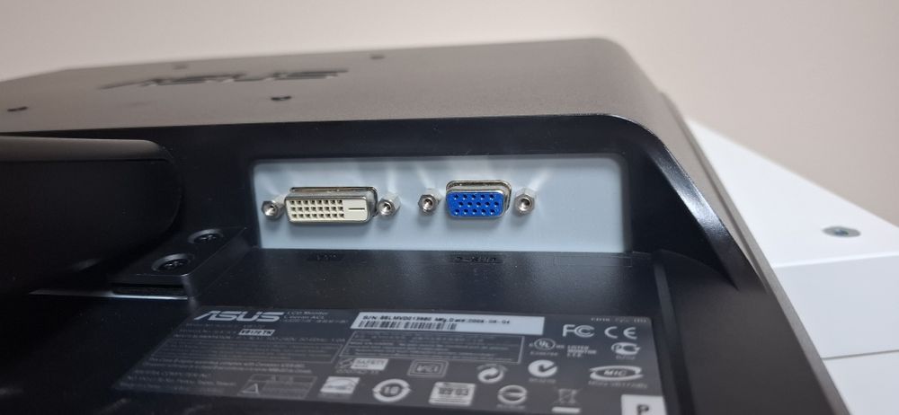 ASUS монитор 17 инча