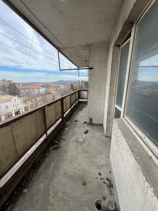 Продава се 3-стаен апартамент