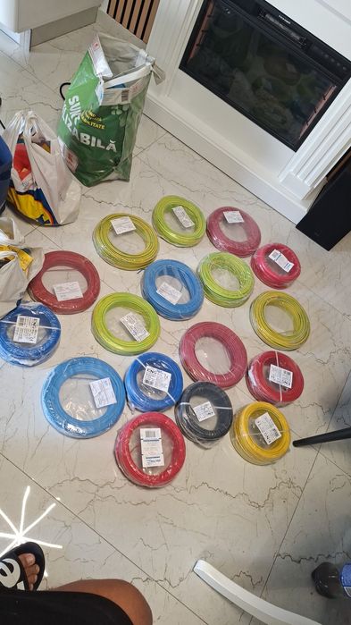 Vand cablu electric .prize .intrerupatoare ..