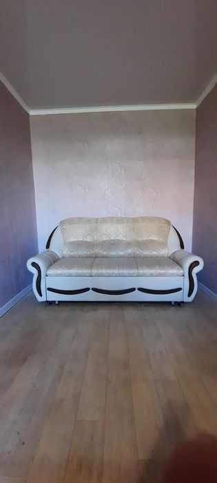 Продам два дивана и тумбу