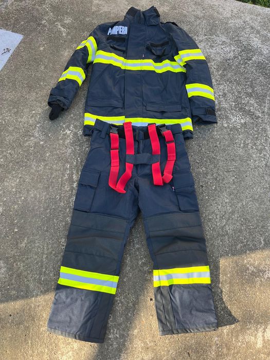 Costum de protectie pentru pompieri
