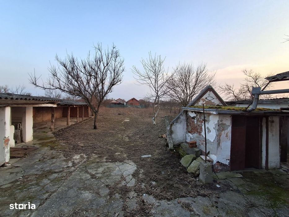 Case + 1440 mp teren , Vetis