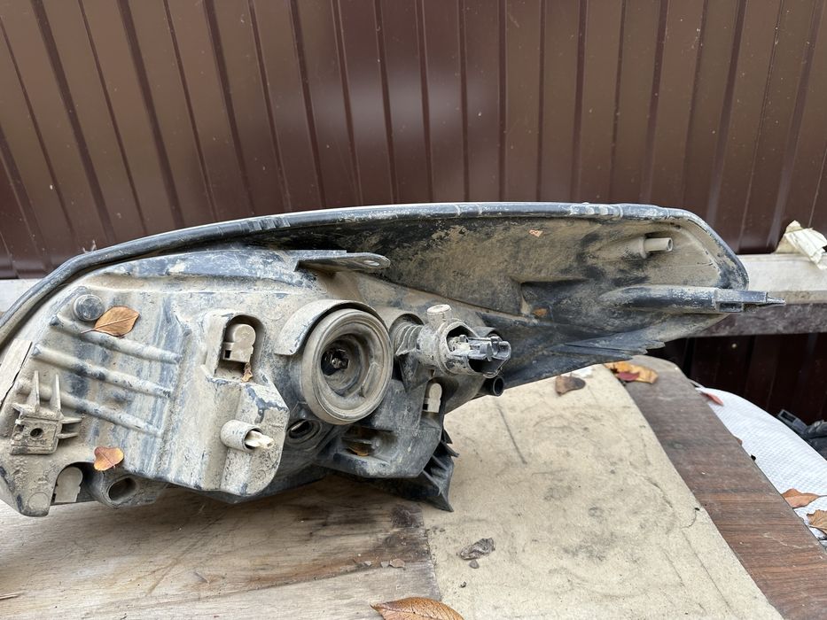 Продам фару на сандеро 1