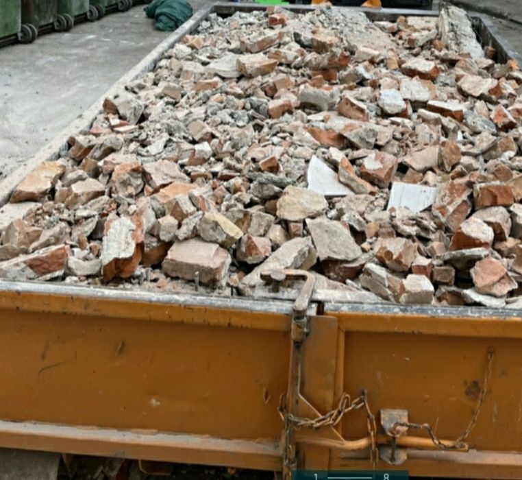 Inchiriez container pentru moloz/moluz. 5Tone.