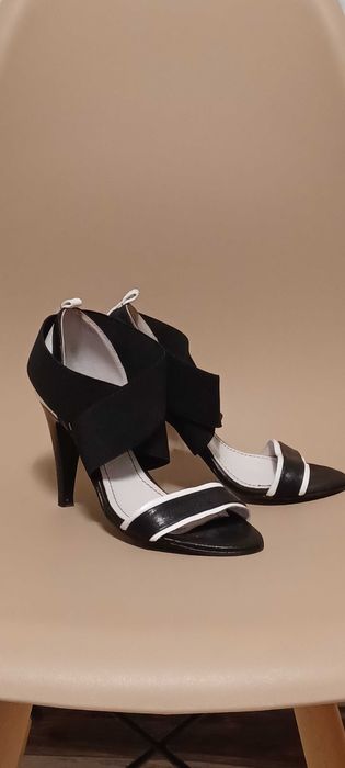 Елегантни сандали естествена кожа