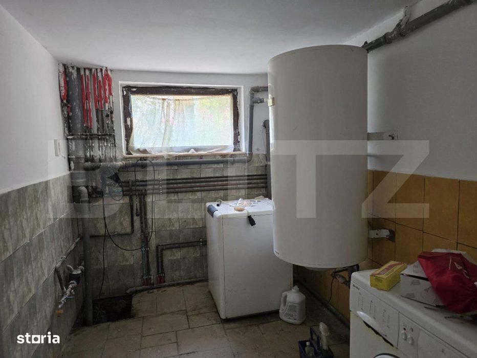Casa  cu piscina ,7 camere, 447 mp - teren 1535mp, Vetis