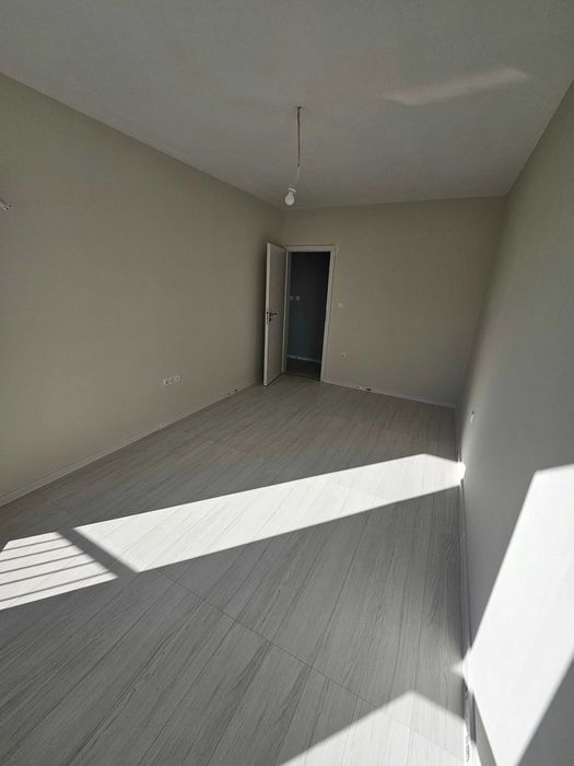 Продава се Тристаен апартамент в Пловдив, Остромила - 80 кв.м за 957 €/кв.м - Снимка #2