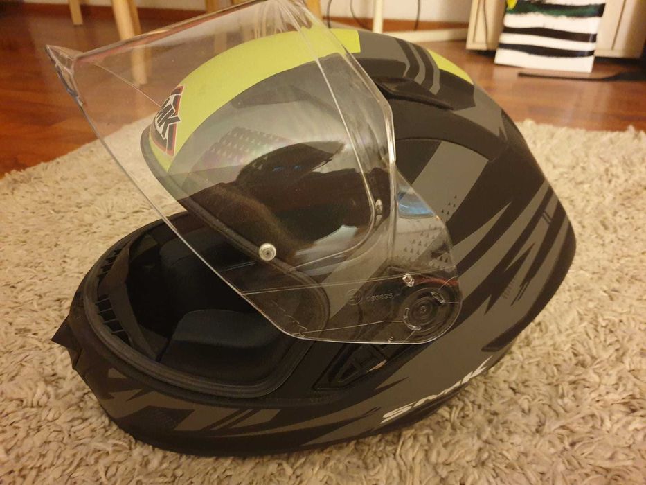 Geaca si casca de motocicleta pentru fete